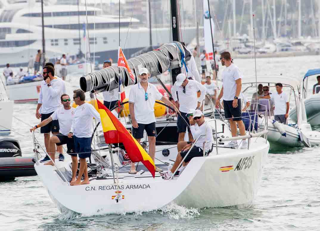 rey felipe encabeza la clasificacion en la regata de Palma de Mallorca