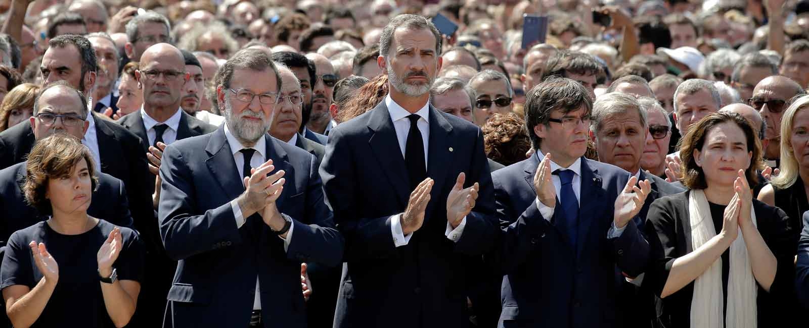 Soraya Sáez de Santamaría, Mariano Rajoy, Rey don Felipe, Carles Puigdemont, Ada Colau