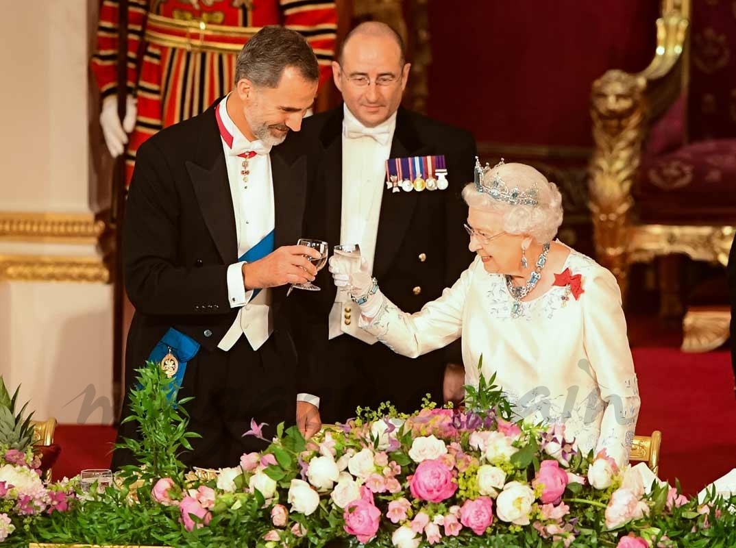 Rey Felipe y Reina de Inglaterra en la Cena de Gala en Buckingham Palace