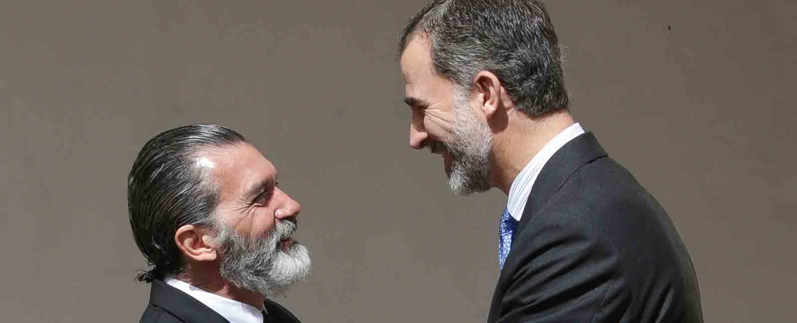 Antonio Banderas recibe del rey Felipe VI, el premio Camino Real