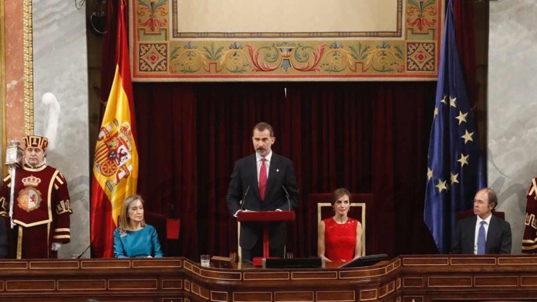 La Reina se viste de rojo en el 40º aniversario de las primeras elecciones democráticas