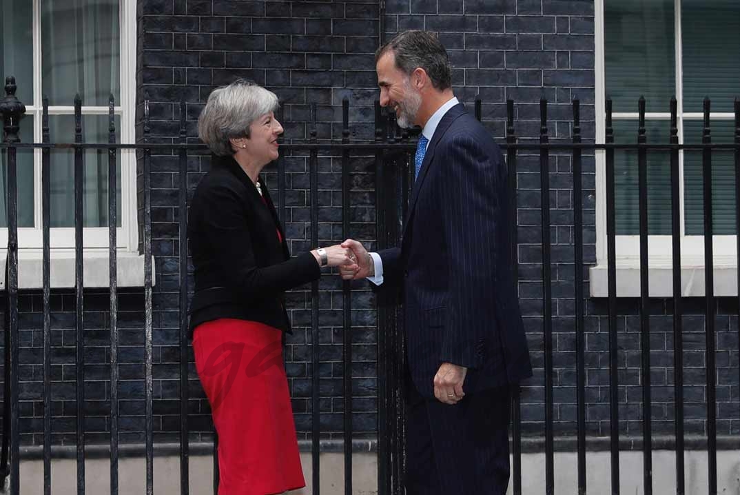 El Rey junto a la Primera Ministra, Theresa May el número 10 de Downing Street © Casa S.M. El Rey