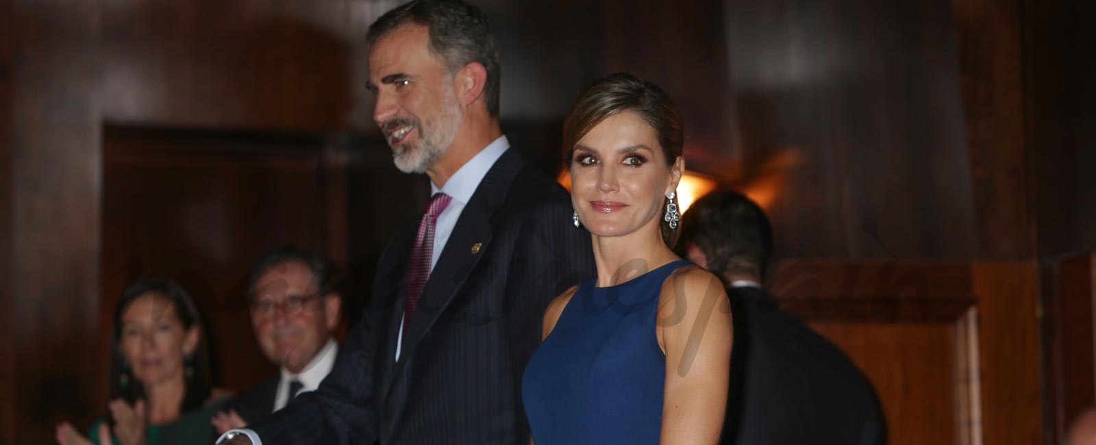 Los Reyes Felipe y Letizia, de Felipe Varela, presiden el tradicional concierto Premios Princesa de Asturias