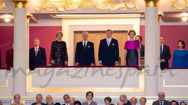 Las reinas de Holanda y Bélgica, compiten en elegancia