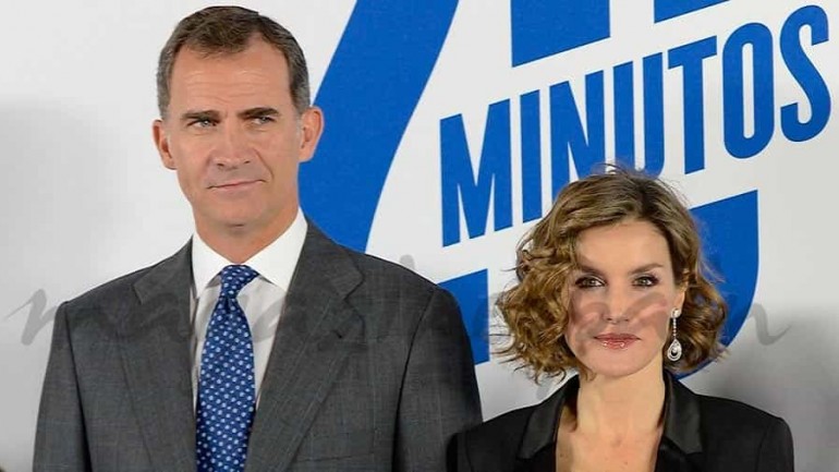 La reina Letizia se viste de esmoquin