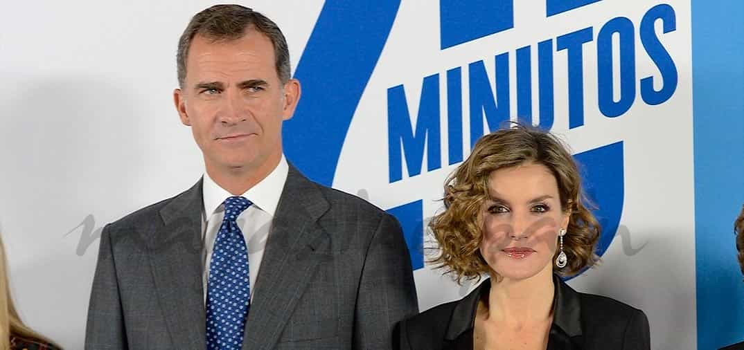 La reina Letizia se viste de esmoquin