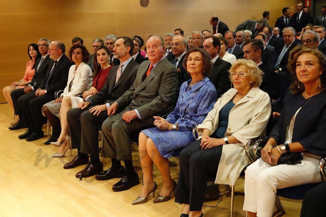 Reyes Felipe y Letizia junto a los Reyes don Juan Carlos y doña Sofía