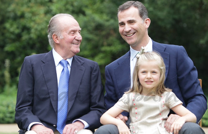 Rey Juan Carlos, Rey Felipe VI y princesa Leonor © Casa S.M. El Rey