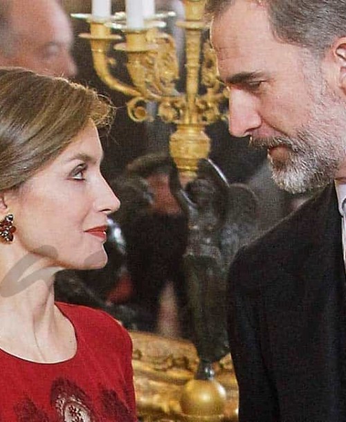 La reina Letizia apuesta, de nuevo, por el rojo