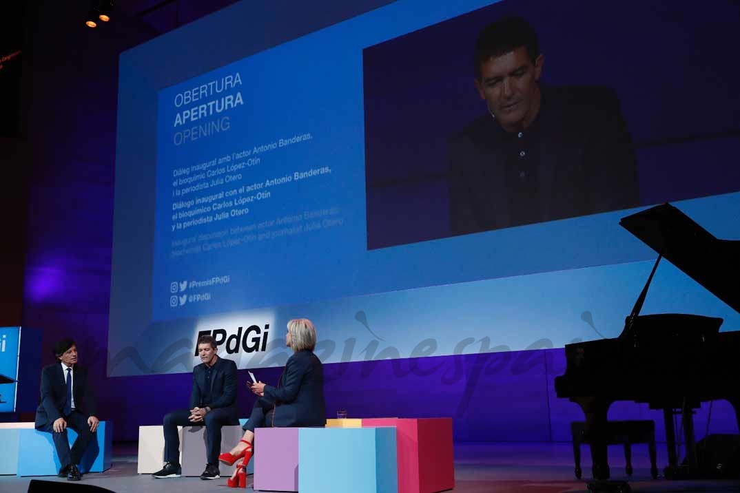 Desarrollo del diálogo entre el actor Antonio Banderas y el catedrático en el área de Bioquímica y Biología Molecular de la Facultad de Medicina de la Universidad de Oviedo, Carlos López-Otín © Casa S.M. El Rey