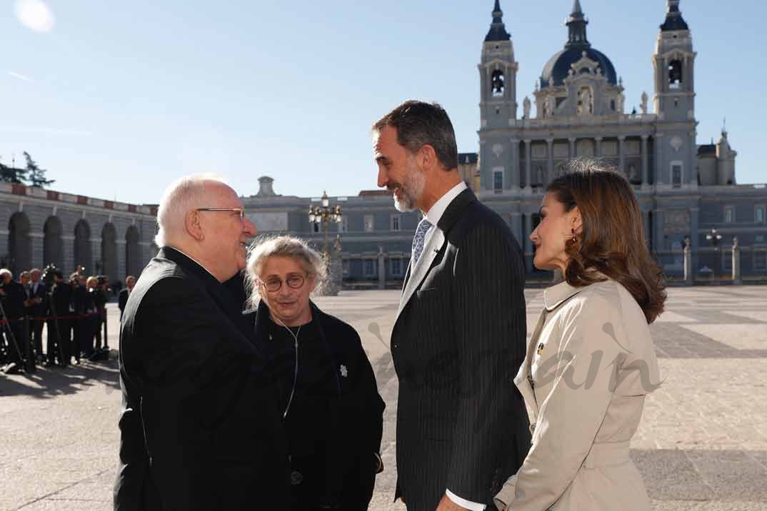 Los Reyes junto a Sus Excelencias Reuven Rivlin, Presidente del Estado de Israel, y Señora Nechama Rivlin © Casa S.M. El Rey