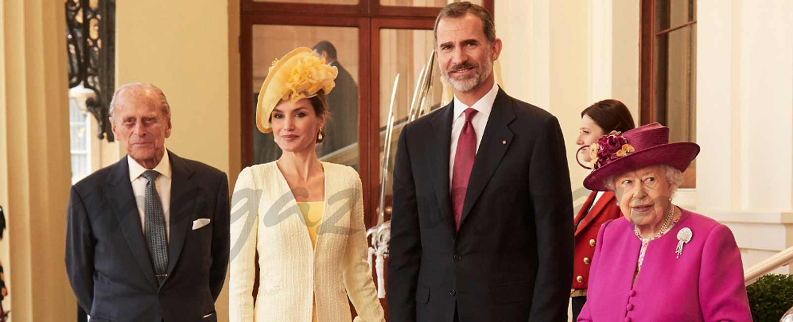 La reina Letizia elige el amarillo para su primer look en Reino Unido