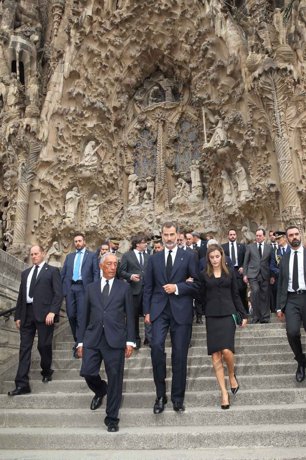 Los Reyes y el Presidente de la República Portuguesa, Marcelo Rebelo de Sousa, abandonan la Sagrada Familia - Casa S.M. El Rey