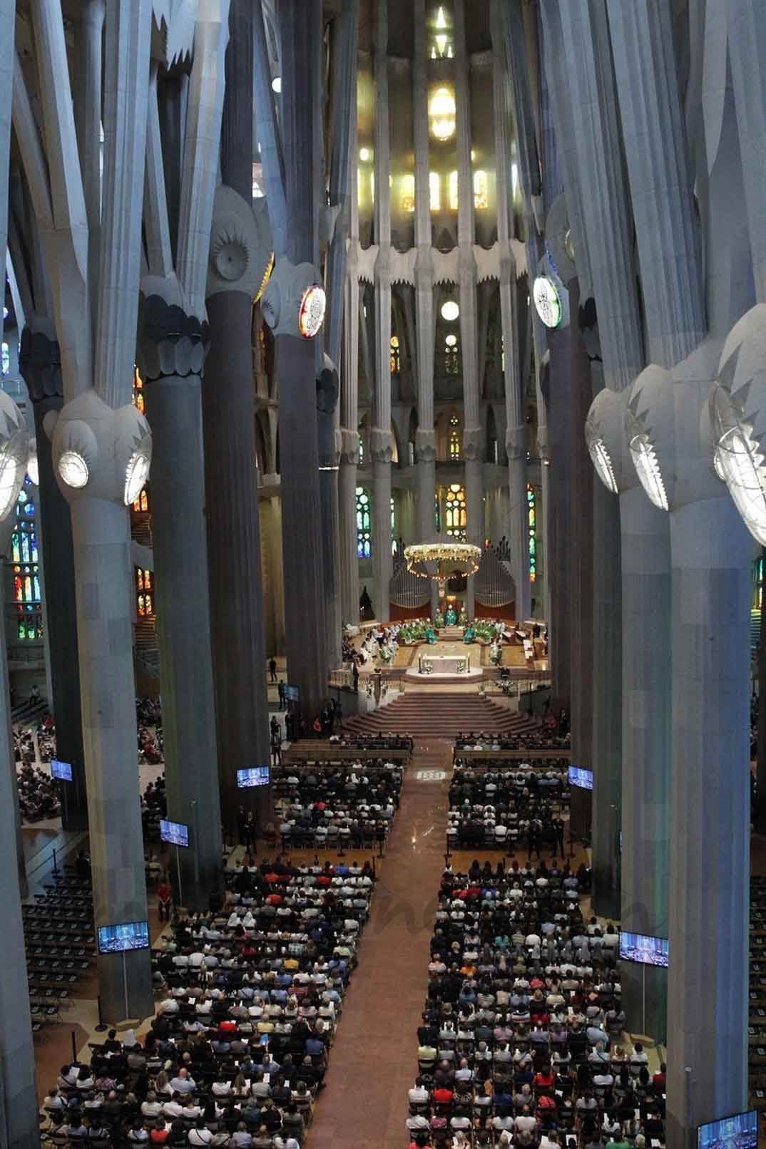 Vista del interior de la Sagrada Familia durante la ceremonia religiosa - Casa S.M. El Rey