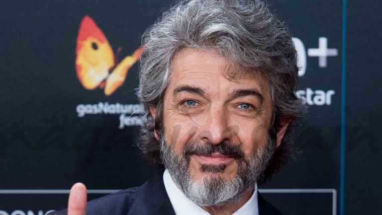 Ricardo Darín recibe el Premio Donostia acompañado de su hijo y de Úrsula Corberó