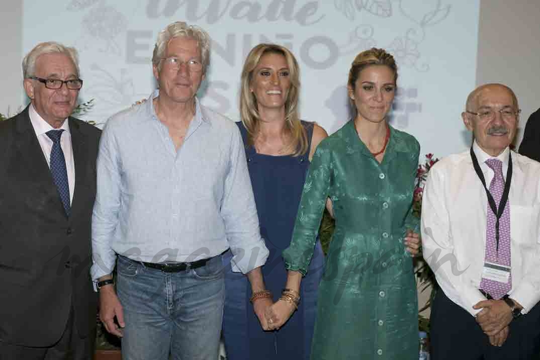 richard gere y alejandra silva solidarios con los niños