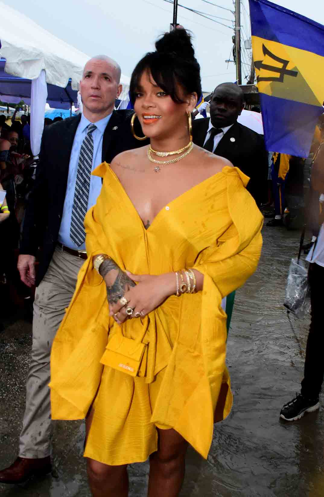 rihanna ya tiene su calle en barbados