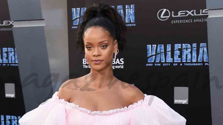 Rihanna y Cara Delevingne, duelo de estilos