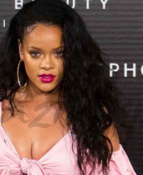 Rihanna de “incógnito” en Coachella