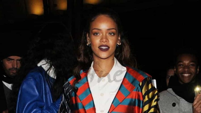 Rihanna enseña a su madre, París