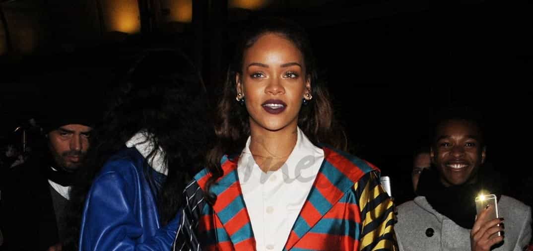 Rihanna enseña a su madre, París