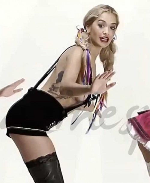 Rita Ora, una chica de calendario muy sexy