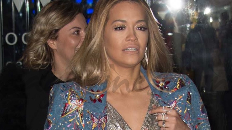 Rita Ora en apuros