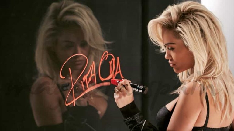 Rita Ora derrocha sensualidad