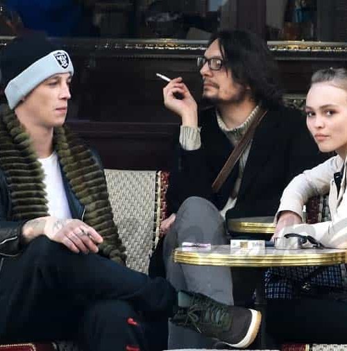 Lily Rose Depp con su novio en París