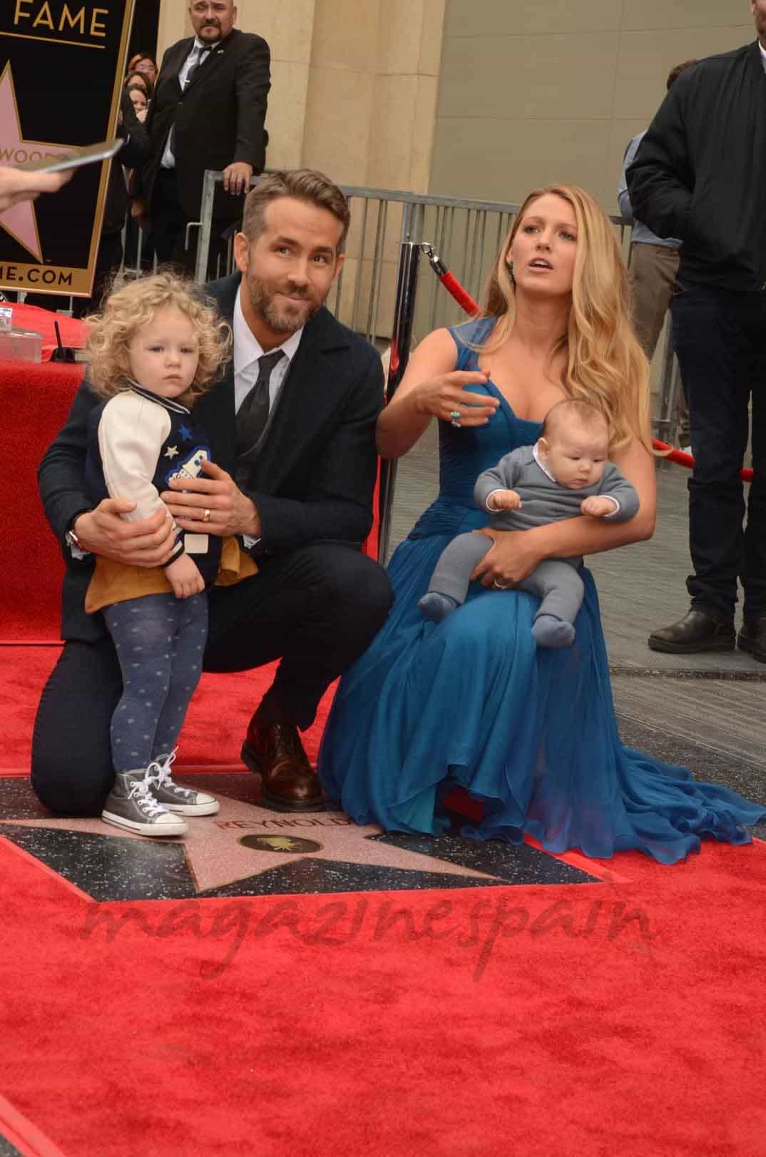 ryan-reynolds-y-blake-lively-presentan a sus hijos