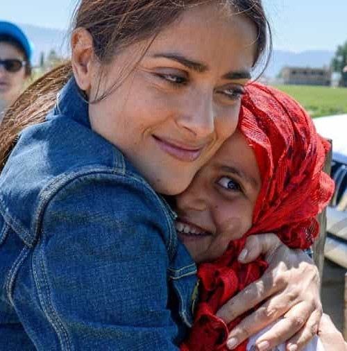 La actriz Salma Hayek solidaria