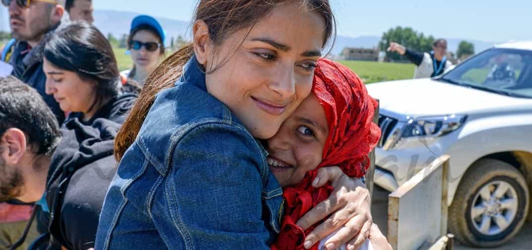 La actriz Salma Hayek solidaria