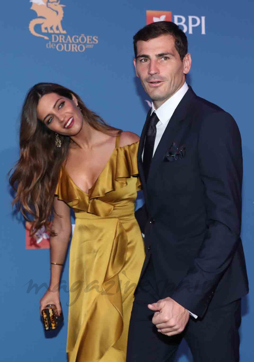 sara carbonero e iker casillas en la gala dragones en oporto