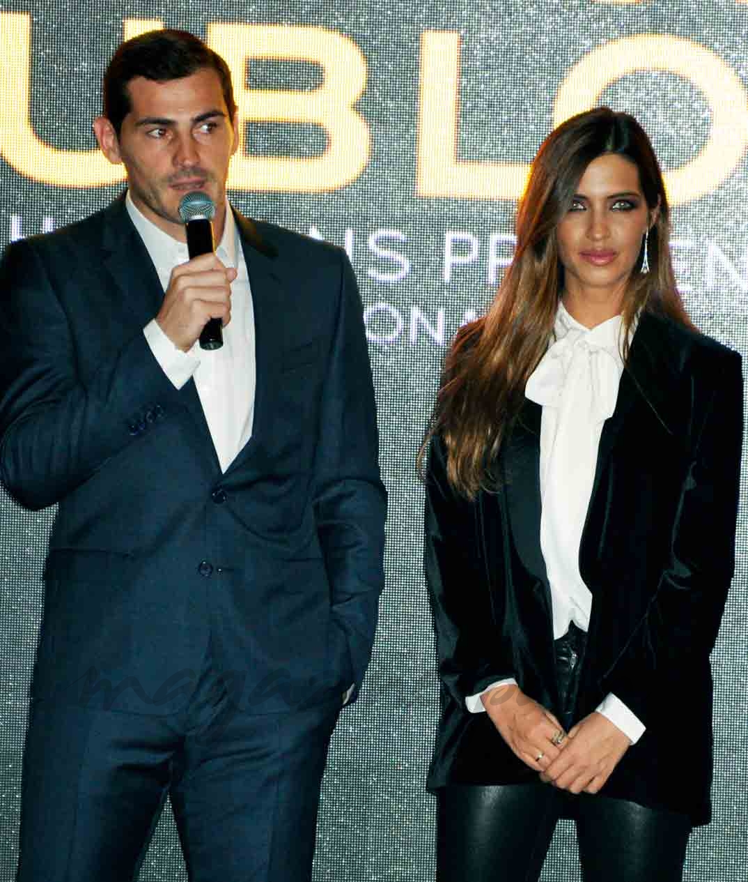 sara carbonero e iker casillas recogen golden foot