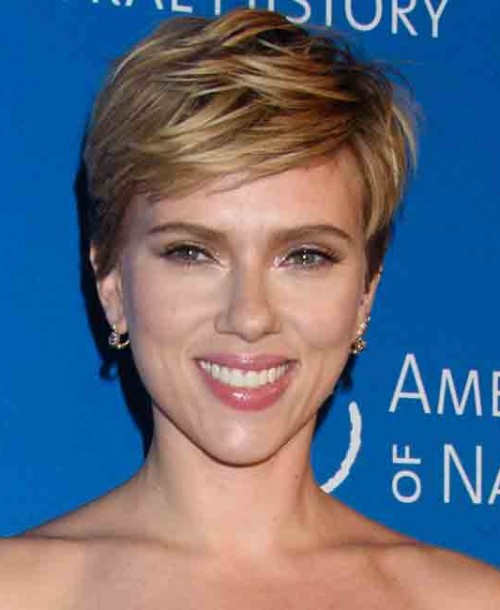 Scarlett Johansson presume de tattoo