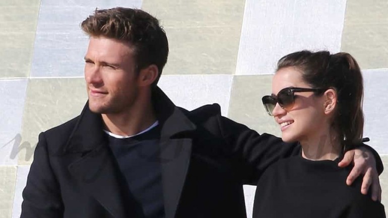 Ana de Armas y Scott Eastwood ruedan juntos en París