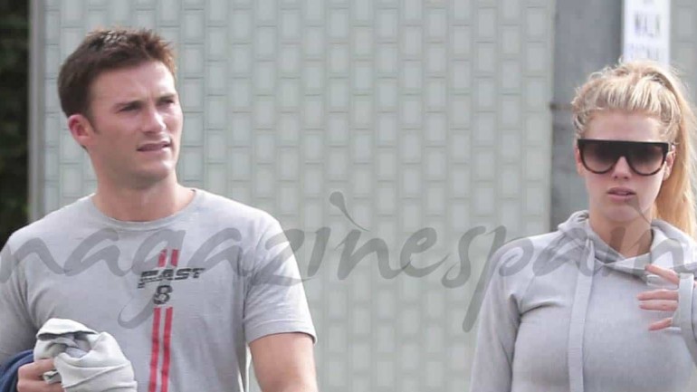 Scott Eastwood y Charlotte McKinney, una pareja muy bien avenida