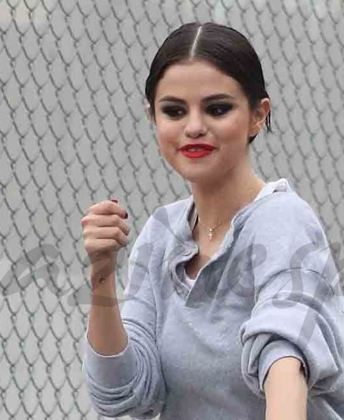 Selena Gómez paseo en bici en solitario tras su ruptura de The Weeknd