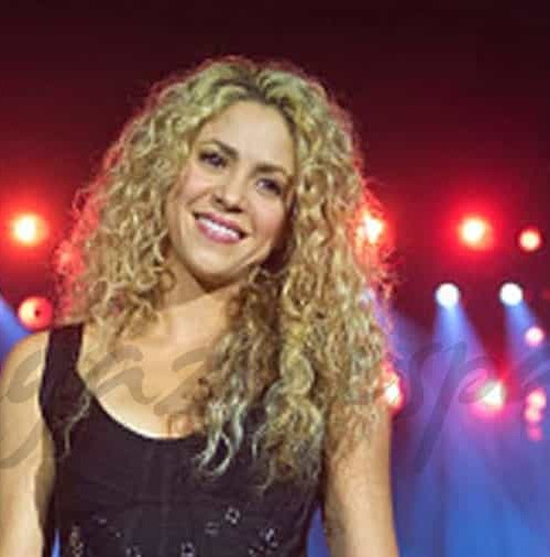Shakira luce “tipazo”, en el concierto de Maná