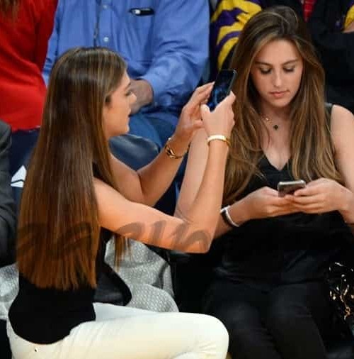 Sylvester Stallone con «sus chicas» en el basket