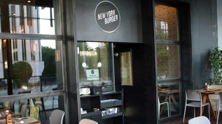 La terraza del New York Burger