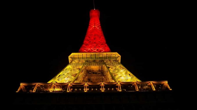 Torre Eiffel: Homenaje a las victimas del atentado en Bruselas