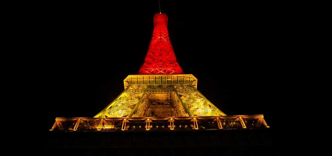 torre eiffel homenaje a las vicitimas del atentado en bruselas