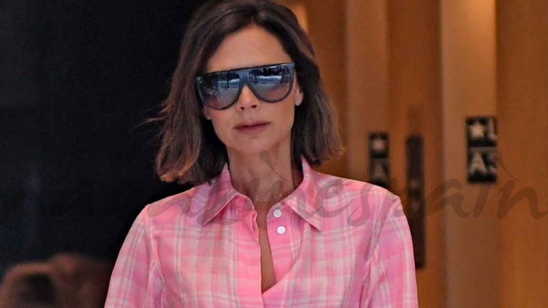 Victoria Beckham saca el pijama a la calle