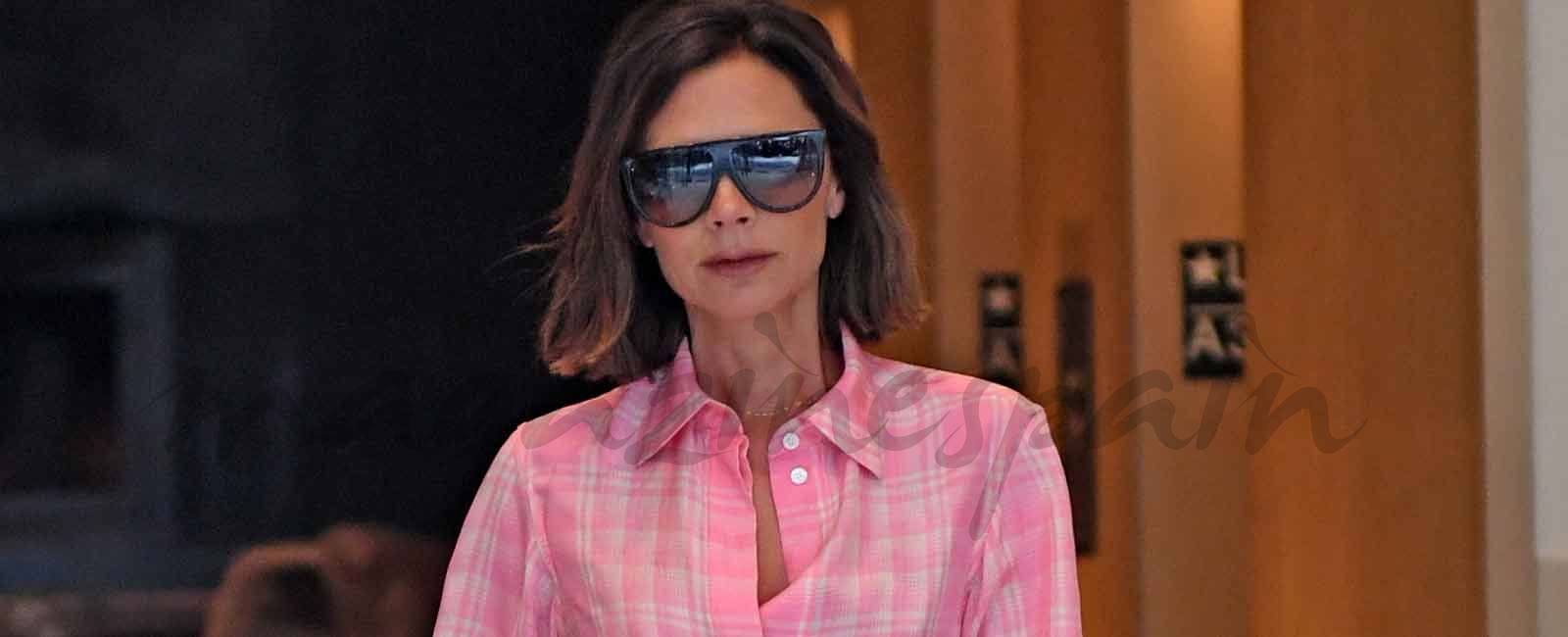 Victoria Beckham saca el pijama a la calle