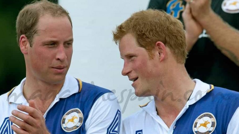 El principe Guillermo juega al polo… mientras espera la llegada de su hijo